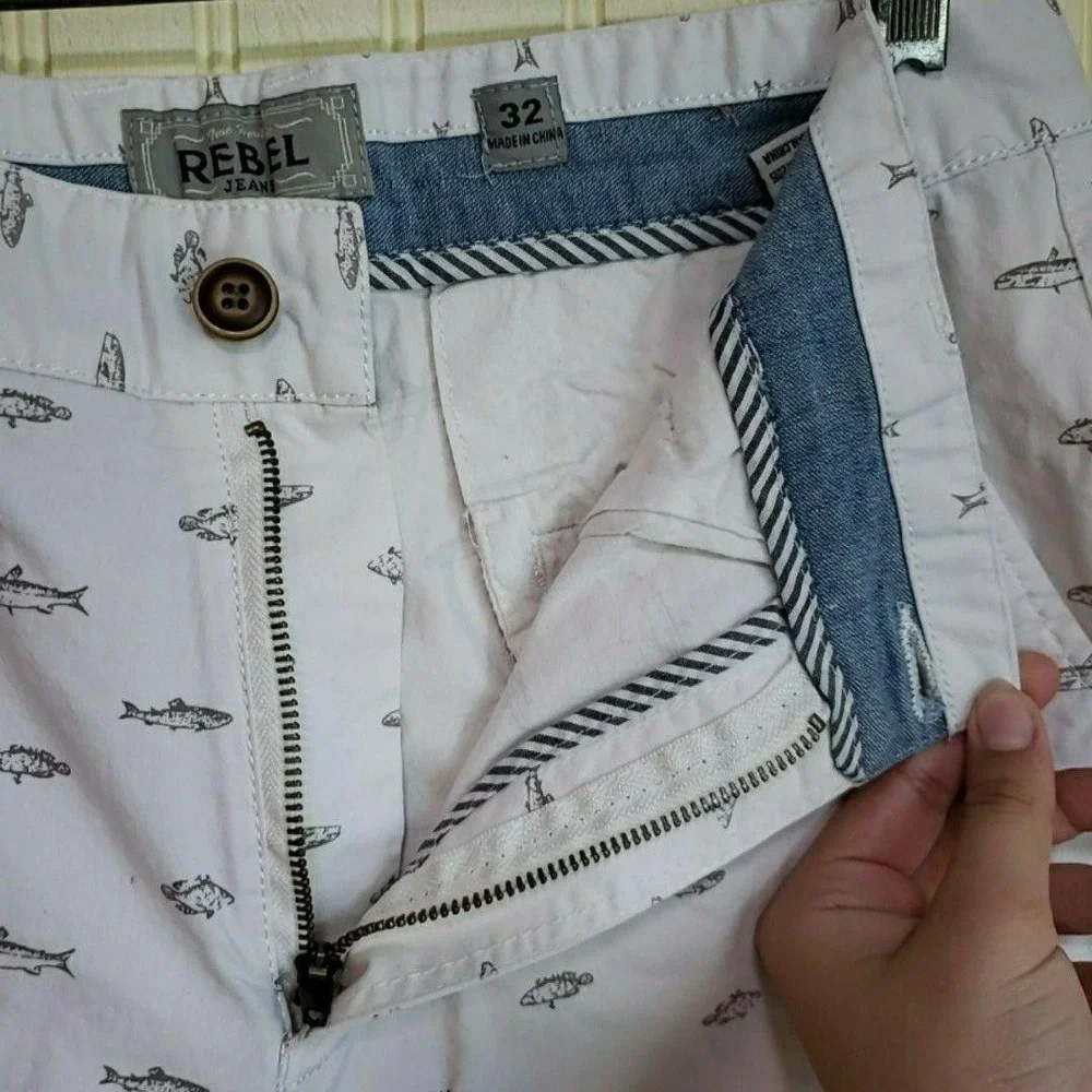 Rebel Jeans Shorts‎ Mens 32 White Fish Print Chino 10 Inseam Nautical Casual